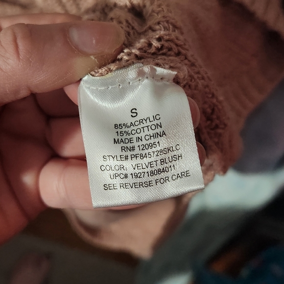 Juniors' Pink Republic Braided Raglan Sweater - Picture 5 of 7